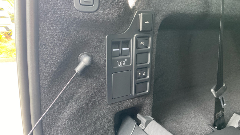 Land Rover Discovery 3.0 D350 Dynamic SE 5dr Auto Diesel Station Wagon